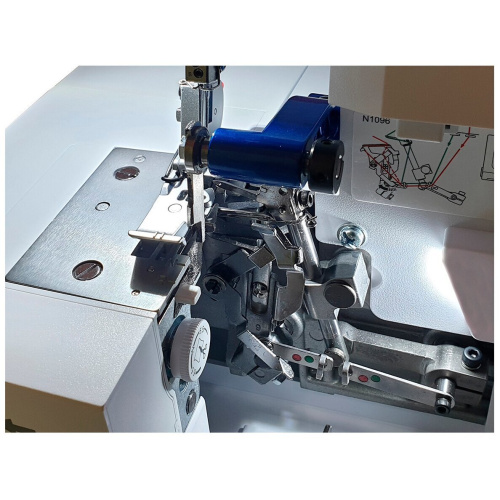 Оверлок Merrylock 220 белый